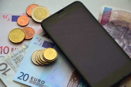 Еросоюз отменяет плату за мобильный роуминг