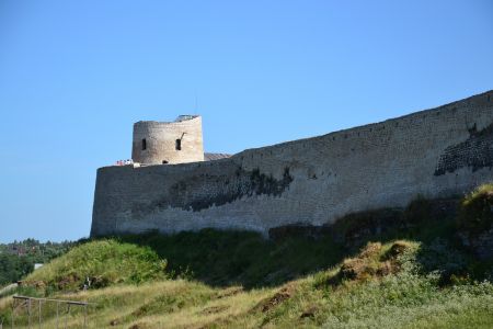 Круглая башня Луковка Изборской крепости