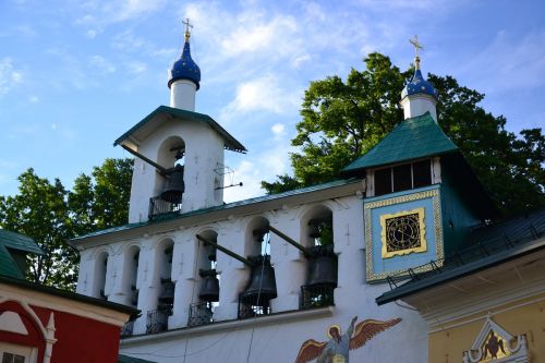 Звонница Псково-Печерского монастыря 