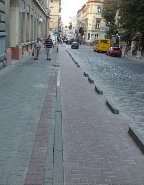 Велодорожка на улице Львова
